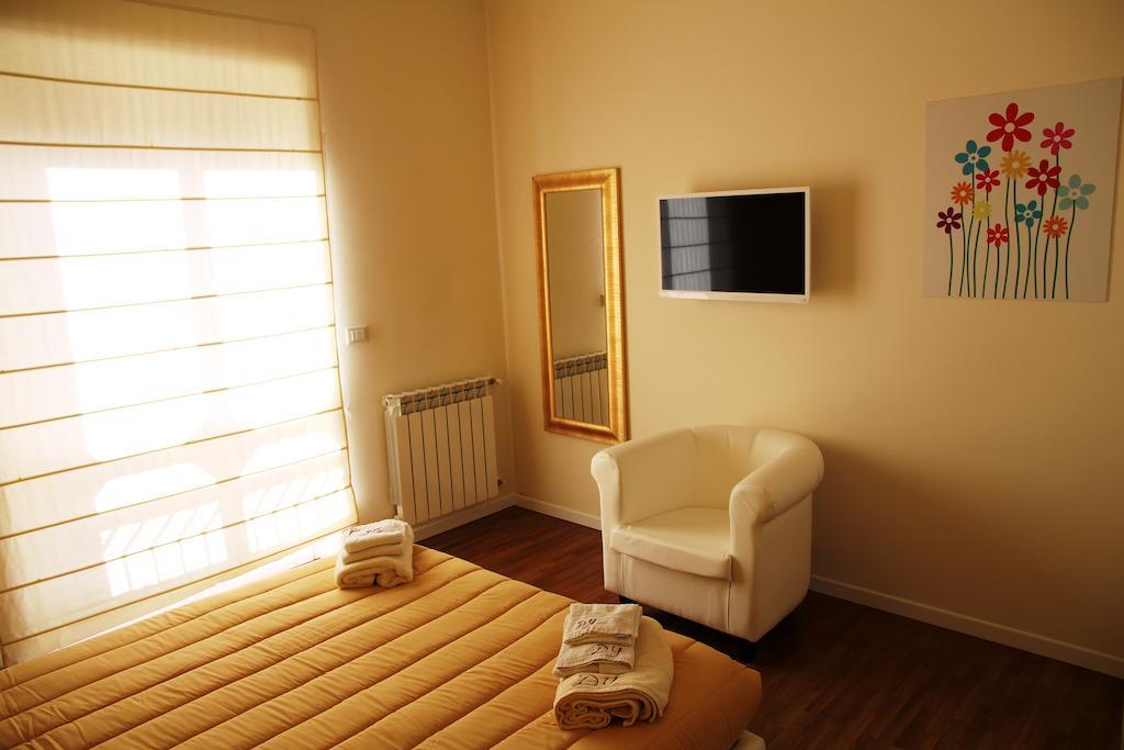 Domus Yenne Suites Cagliari Pokój zdjęcie